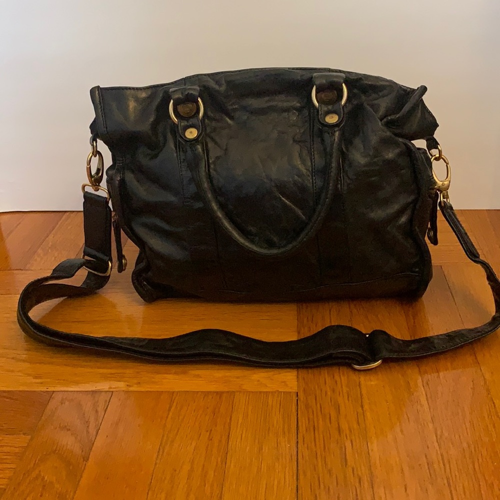 Black leather slouchy bag, with crossbody strap